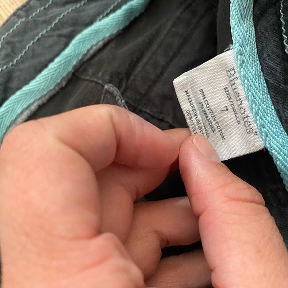 Bluenotes Capris women. Size 7. Colour navy blue. - Picture 3 of 5